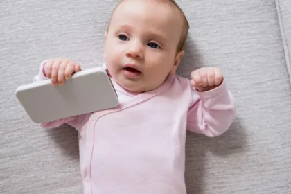 cercetatorii-din-singapore-arata-cum-ecranele-dauneaza-creierului-bebelusilor