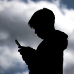 retelele-de-socializare-dauneaza-adolescentilor.-franta-ia-in-considerare-interzicerea-acestora