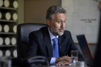 lazurca:-presedintele-dan-vrea-sa-spuna:-baieti,-opriti-va,-fiindca-ne-facem-rau-unul-altuia-si-ne-facem-rau-intregii”