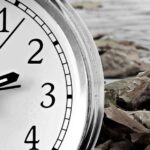 de-ce-timpul-pare-ca-trece-mai-repede-pe-masura-ce-imbatranim.-explicatia-psihologilor-romani