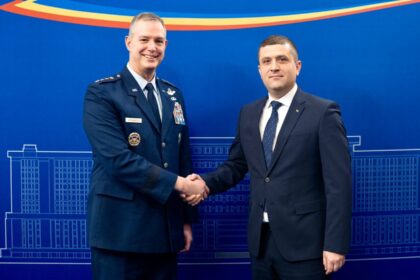 ministrul-apararii-nationale,-radu-miruta,-s-a-intalnit-cu-seful-militar-al-nato.-ce-au-discutat-cei-doi-oficiali