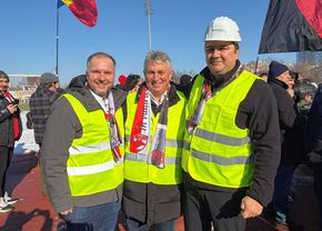 intrusul-politic-de-la-ceremonia-de-demolare-a-stadionului-dinamo:-performanta-se-face-cu-investitii.-multumesc-ca-mi-ati-fost-alaturi