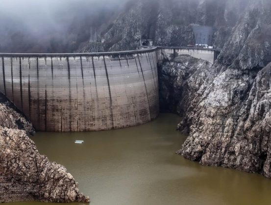 vidraru-cand-incepe-sa-se-umple-din-nou-lacul-de-acumulare,-cand-va-fi-plin,-si-cand-reincepe-hidroelectrica-productia-de-energie-electrica-in-hidrocentrala-–-economica.net