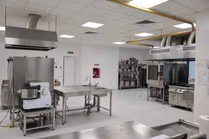 fundatia-metropolis-a-inaugurat-blocul-alimentar-al-institutului-national-de-boli-infectioase-„matei-bals”-renovarea-a-costat-peste-55.000-de-euro