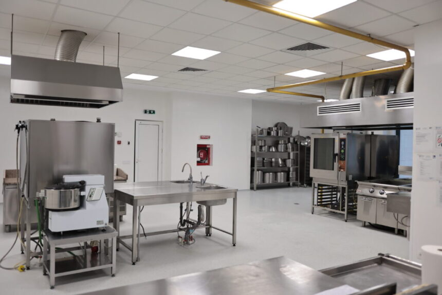 fundatia-metropolis-a-inaugurat-blocul-alimentar-al-institutului-national-de-boli-infectioase-„matei-bals”-renovarea-a-costat-peste-55.000-de-euro