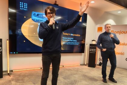 orange-romania-si.lumen-au-prezentat-masina-autonoma-pe-care-o-porti-pe-cap