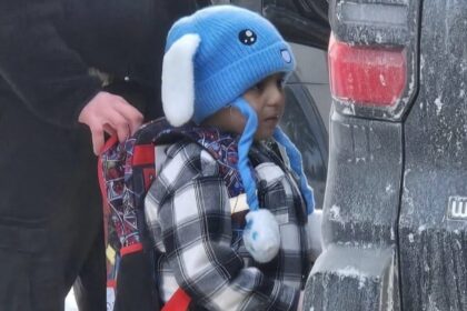 absurd-in-sua:-momentul-in-care-un-baiat-de-5-ani-si-o-fata-de-15-ani-sunt-retinuti-de-agentii-de-la-imigrari