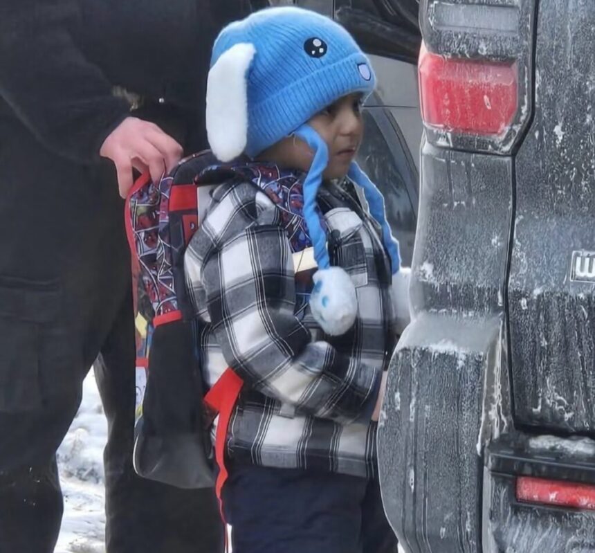 absurd-in-sua:-momentul-in-care-un-baiat-de-5-ani-si-o-fata-de-15-ani-sunt-retinuti-de-agentii-de-la-imigrari