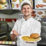 ce-salariu-are-un-angajat-la-fast-food-in-2026.-turele-de-noapte-conteaza-mult