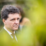 nicusor-dan,-protestatarilor-de-la-iasi:-si-eu-am-huiduit-politicieni,-dar-va-rog-sa-nu-mai-huiduiti-imnul-national-si-ceremoniile-de-comemorare-a-eroilor