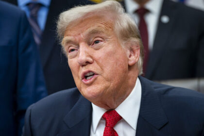 trump-sustine-ca-oficialii-din-minneapolis-incita-la-insurectie,-dupa-ce-o-alta-persoana-a-fost-impuscata-mortal-de-agentii-ice