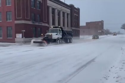 stare-de-urgenta-in-aproape-jumatate-din-sua,-din-cauza-furtunii-de-zapada-si-a-ghetii-–-economica.net