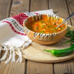 romania-sufla-n-ciorba-/-cele-mai-iubite-ciorbe-ale-romanilor-/-cat-costa-cea-mai-scumpa-ciorba-din-romania