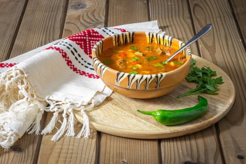romania-sufla-n-ciorba-/-cele-mai-iubite-ciorbe-ale-romanilor-/-cat-costa-cea-mai-scumpa-ciorba-din-romania