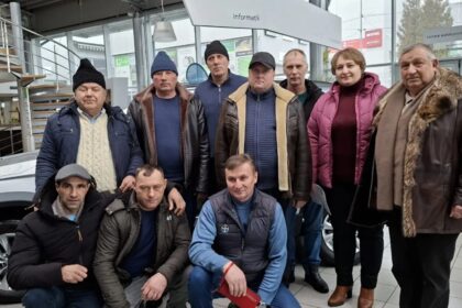 angajatii-din-romania-care-au-primit-cate-o-masina-cadou:-prima-data-au-crezut-ca-e-o-gluma