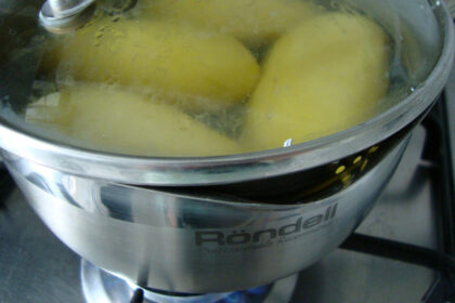 unde-se-face-cea-mai-buna-mancare-de-cartofi-din-lume.-este-o-reteta-cu-doar-trei-ingrediente