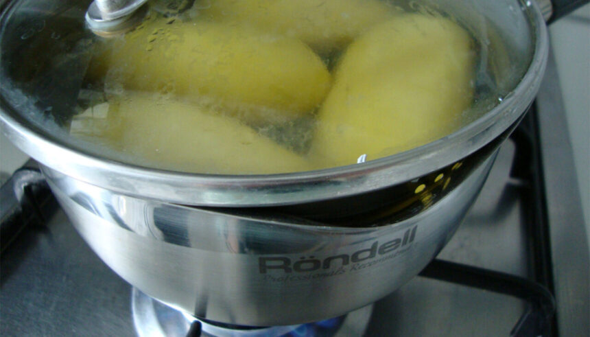 unde-se-face-cea-mai-buna-mancare-de-cartofi-din-lume.-este-o-reteta-cu-doar-trei-ingrediente