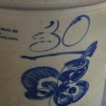 o-femeie-a-vrut-sa-vanda,-cu-doar-20-de-dolari,-un-vas-vechi-care-era-abandonat-in-curtea-casei,-dar-suma-finala-a-fost-uriasa.-e-foarte-neobisnuit