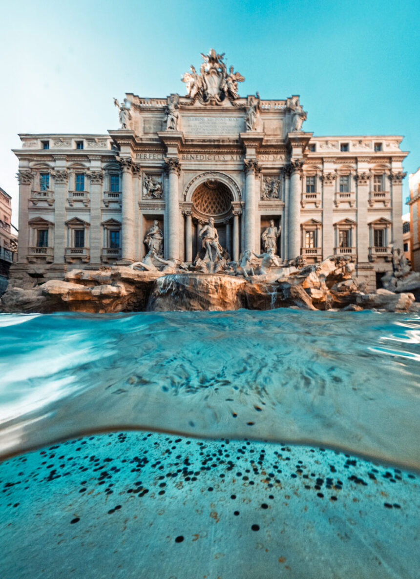 cati-bani-trebuie-sa-plateasca-turistii-pentru-a-se-apropia-de-fontana-di-trevi.-decizia-autoritatilor-din-roma-a-intrat-in-vigoare-la-1-februarie