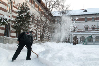 ninsorile-si-gerul-suspenda-cursurile!-scolile-care-se-inchid-din-cauza-conditiilor-meteo-aprige