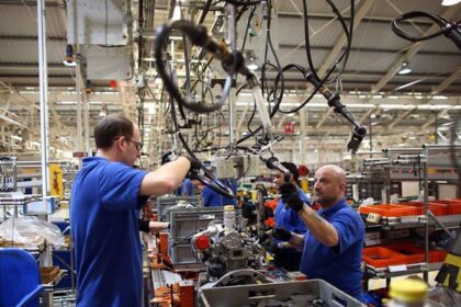 indicele-pmi-pentru-sectorul-manufacturier-din-romania-al-bcr-a-continuat-sa-scada-pe-fondul-diminuarii-numarului-de-comenzi-noi-–-economica.net