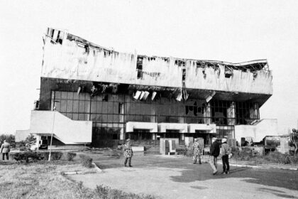 cand-copilaria-sare-gardul-legii:-lectia-de-acum-32-de-ani-sala-sporturilor-din-craiova-a-ars-ca-n-filme