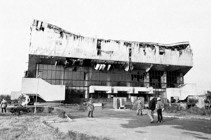 cand-copilaria-sare-gardul-legii:-lectia-de-acum-32-de-ani-sala-sporturilor-din-craiova-a-ars-ca-n-filme