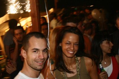 sogori-in-club!-menage-a-quatre-ul-care-a-facut-bucurestiul-sa-rada:-chivu-si-tudor-vasile-si-au-schimbat-gagicile-ca-pe-cd-uri