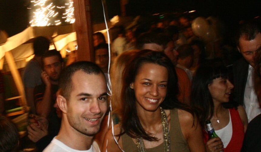 sogori-in-club!-menage-a-quatre-ul-care-a-facut-bucurestiul-sa-rada:-chivu-si-tudor-vasile-si-au-schimbat-gagicile-ca-pe-cd-uri