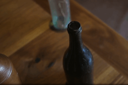 sticla-de-alcool-veche-de-150-de-ani,-descoperita-intr-o-mina-din-sua.-ce-au-constatat-arheologii,-dupa-ce-au-gustat-din-ea