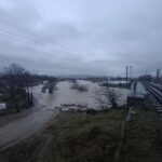 avertizare-inhga-cod-rosu-de-inundatii-in-romania.-pompierii-au-intervenit-pentru-evacuarea-apei-din-case