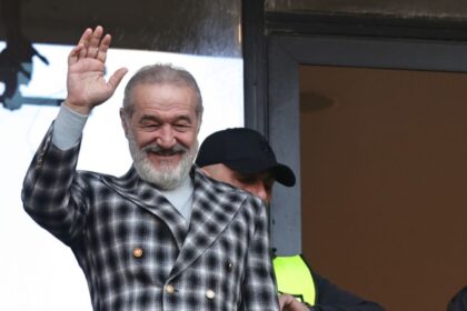 gigi-becali-a-dat-afara-doi-jucatori,-in-pauza-meciului-cu-otelul.-cine-sunt-jucatorii-care-l-au-suparat-pe-patronul-fcsb,-desi-echipa-a-castigat