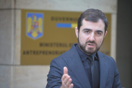 claudiu-nasui-are-un-mesaj-pentru-ilie-bolojan:-„suntem-mai-departe-de-zona-euro-ca-niciodata”