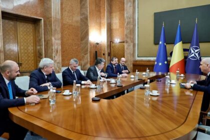 greva-fara-precedent-in-peste-1300-de-comune,-impotriva-masurilor-lui-bolojan.-sute-de-primari-vin-marti-la-bucuresti-pentru-a-discuta-cu-premierul