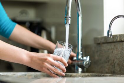 bacterie-descoperita-in-apa-potabila-de-la-curtea-de-arges.-a-fost-emis-un-mesaj-ro-alert-–-reporteris
