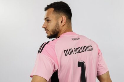 piticul-dur-din-poarta-otelului-si-a-gasit-aleasa-inimii