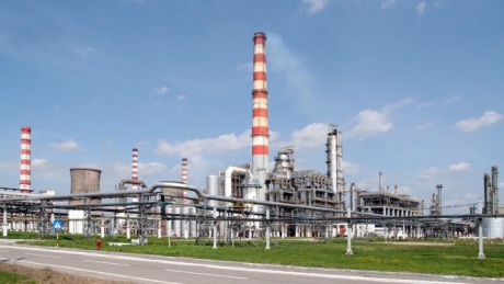 guvernul-introduce-supravegherea-extinsa-pentu-rafinaria-petrotel,-benzinariile-lukoil-si-perimetrul-offshore-trident-–-economica.net