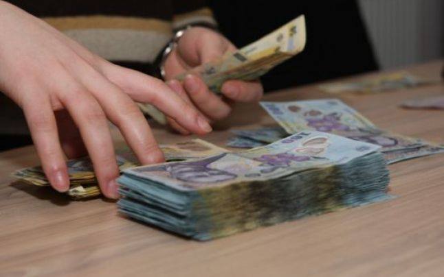 care-a-fost-salariul-mediu-net-in-romania,-in-decembrie-2025-–-date-ins-–-economica.net