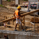 in-ce-stadiu-al-constructiei-se-afla-o-casa-la-rosu.-tot-ce-trebuie-sa-stii-despre-aceasta-etapa-a-unei-locuinte-noi