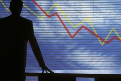 anuntul-pe-care-il-astepta-guvernul,-dupa-intrarea-in-recesiune-tehnica-fitch-ne-tine-in-lumea-buna,-scapam-iar-de-junk-–-economica.net