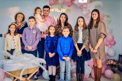 motivul-pentru-care-o-familie-cu-8-copii-a-ales-sa-se-intoarca-in-romania.-de-ce-au-plecat-din-marea-britanie