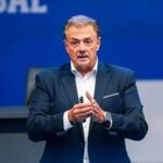 premiera-in-fotbalul-romanesc!-vassaras-a-pus-mana-pe-telefon-si-l-a-sunat-pe-dani-coman-ce-urmeaza-sa-se-intample-joi