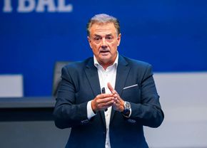 premiera-in-fotbalul-romanesc!-vassaras-a-pus-mana-pe-telefon-si-l-a-sunat-pe-dani-coman-ce-urmeaza-sa-se-intample-joi