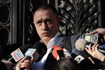 mihai-fifor-il-face-praf-pe-miruta:-armata-romaniei-nu-se-joaca-de-a-reforma-bugetara!-e-un-joc-foarte-periculos!