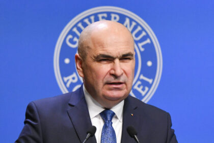 angajatii-din-aparatul-de-lucru-al-guvernului-catre-bolojan:-insistati-sa-fortati-dispozitiile-legii-fundamentale-pentru-un-ego-politic