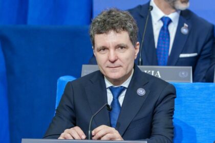 200000-de-euro-pentru-2-minute-de-discurs.-cat-a-costat-deplasarea-lui-nicusor-dan-la-consiliul-pacii