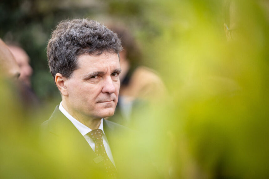 gandul:-nicusor-dan,-executat-silit-pentru-neplata-impozitului-pe-un-teren-din-predeal