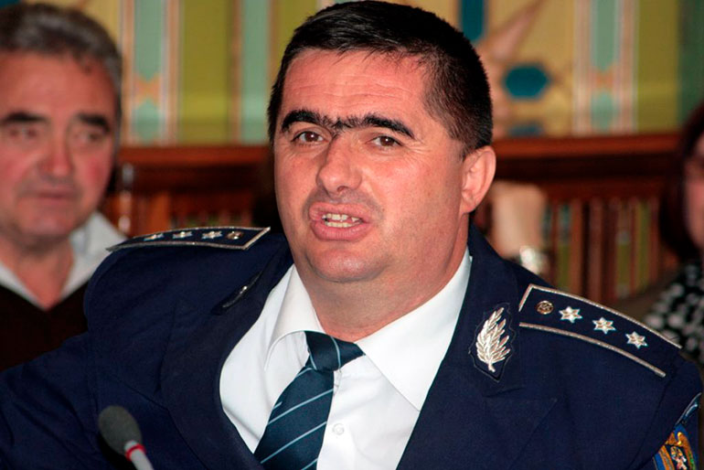 pensionarul-special,-numit-de-usr-administrator-la-o-fabrica-de-armament,-obligat-sa-plateasca-daune-unei-prim-procuroare-si-unui-primar