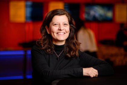 laura-napolitano:-nu-privim-traditia-culturala-italiana-ca-pe-ceva-fix-sau-muzeal,-ci-ca-pe-o-resursa-vie,-care-poate-continua-sa-inspire-creatia-|-revista-biz-–-prima-revista-de-business-din-romania