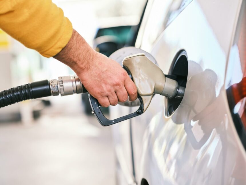 motorina-ramane-la-peste-8-lei:-cat-platesc-soferii-in-bucuresti-si-in-tara-astazi